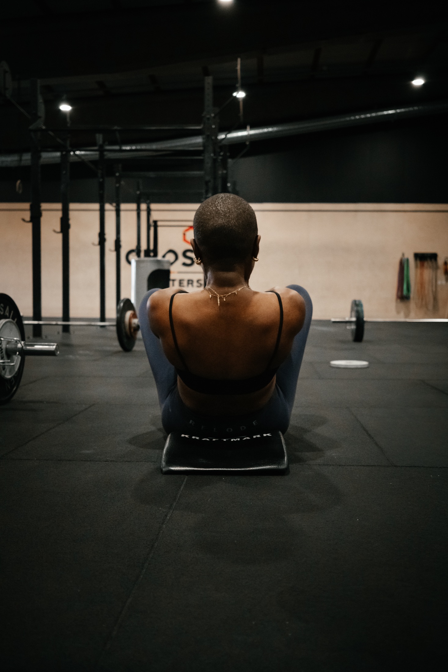 Athlete resting between exercises at Crossfit Östersund